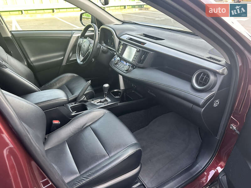 Внедорожник / Кроссовер Toyota RAV4 2017 в Киеве