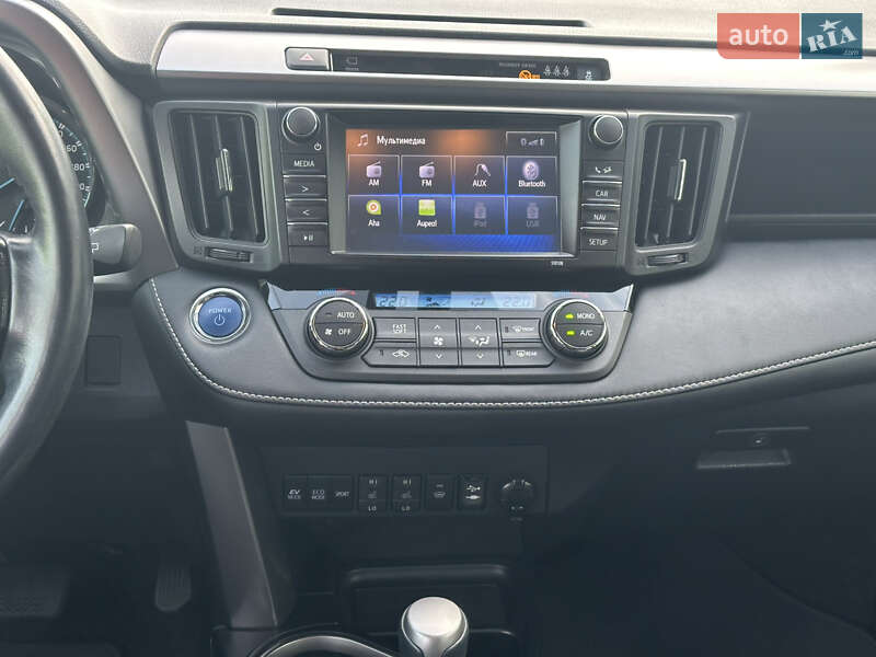 Внедорожник / Кроссовер Toyota RAV4 2017 в Киеве