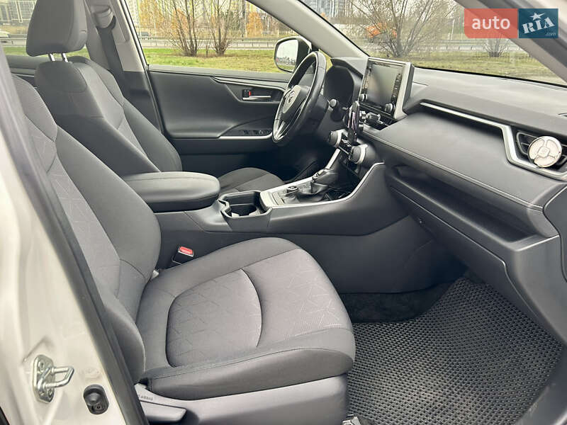 Внедорожник / Кроссовер Toyota RAV4 2019 в Киеве фото 9 Внедорожник / Кроссовер Toyota RAV4 2019 в Киеве