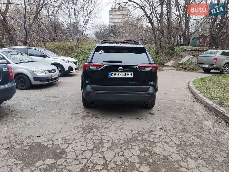 Внедорожник / Кроссовер Toyota RAV4 2019 в Киеве