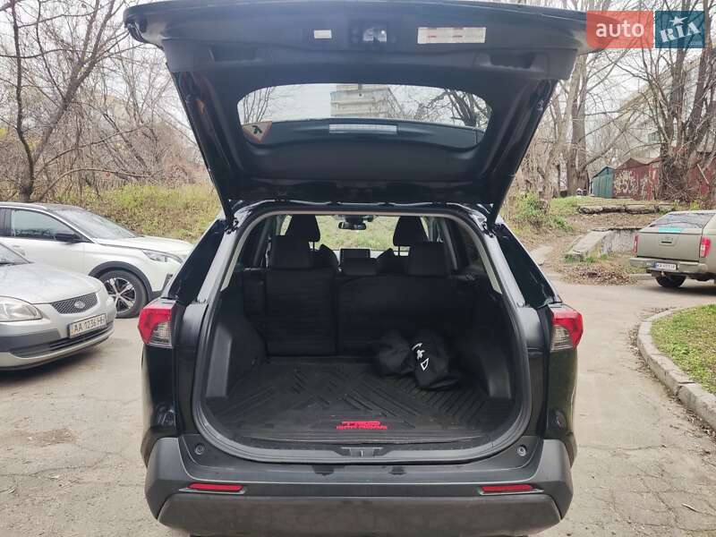 Внедорожник / Кроссовер Toyota RAV4 2019 в Киеве
