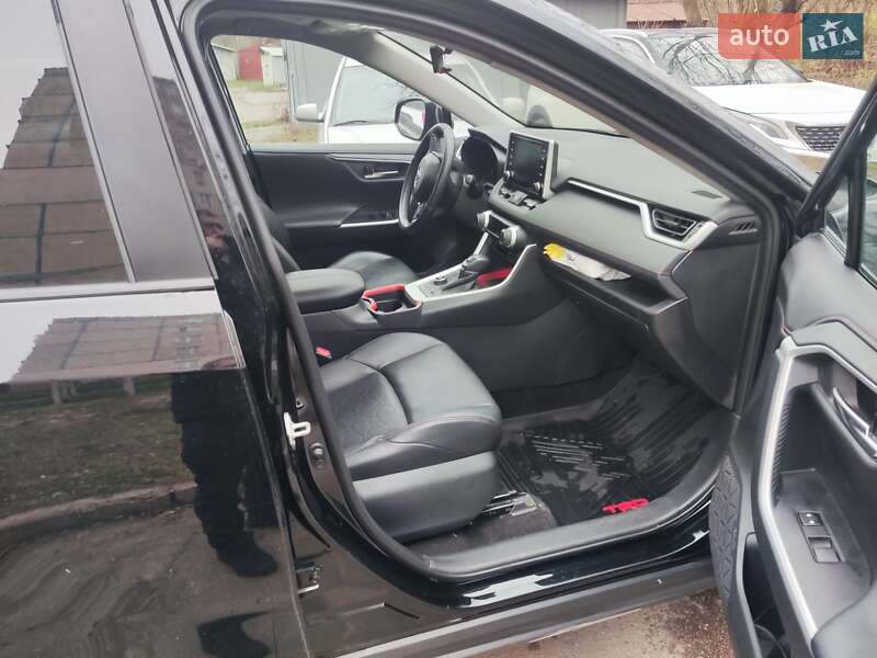 Внедорожник / Кроссовер Toyota RAV4 2019 в Киеве