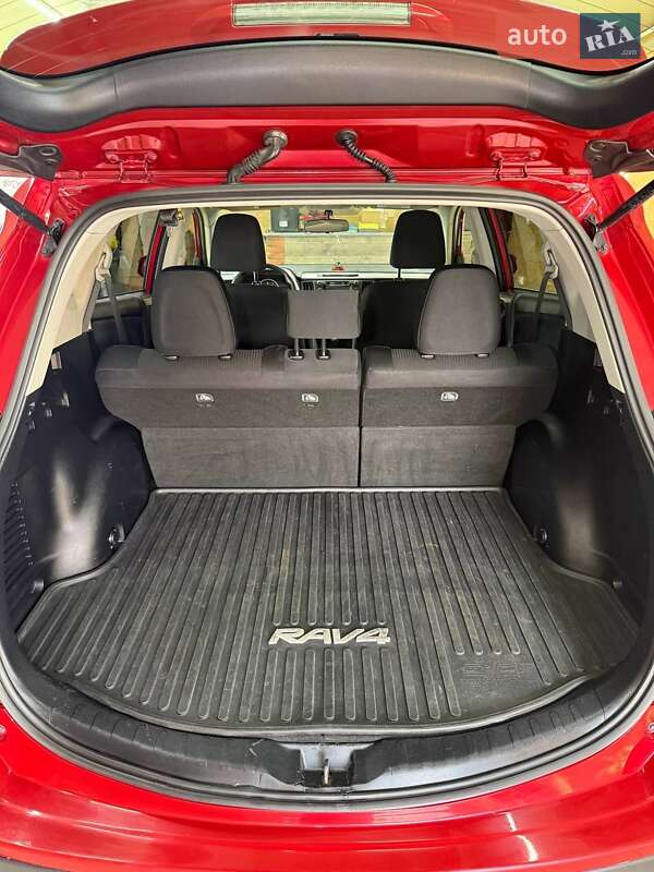 Позашляховик / Кросовер Toyota RAV4 2016 в Харкові