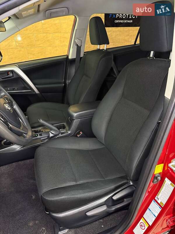 Позашляховик / Кросовер Toyota RAV4 2016 в Харкові