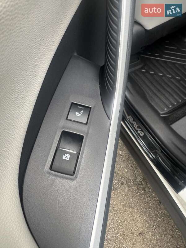 Внедорожник / Кроссовер Toyota RAV4 2019 в Киеве фото 22 Внедорожник / Кроссовер Toyota RAV4 2019 в Киеве