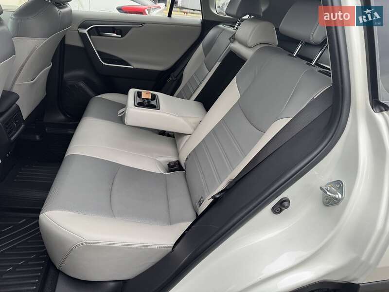 Внедорожник / Кроссовер Toyota RAV4 2019 в Киеве фото 23 Внедорожник / Кроссовер Toyota RAV4 2019 в Киеве
