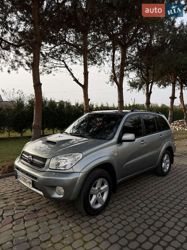 Позашляховик / Кросовер Toyota RAV4 2004 в Ужгороді фото 5 Позашляховик / Кросовер Toyota RAV4 2004 в Ужгороді