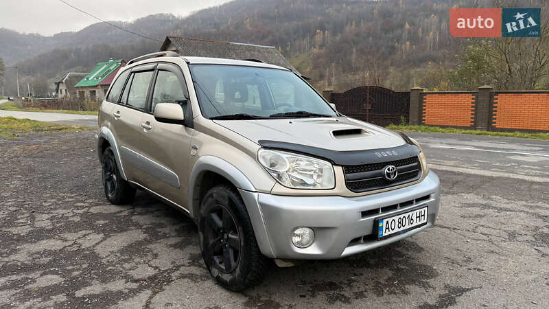 Внедорожник / Кроссовер Toyota RAV4 2005 в Тячеве