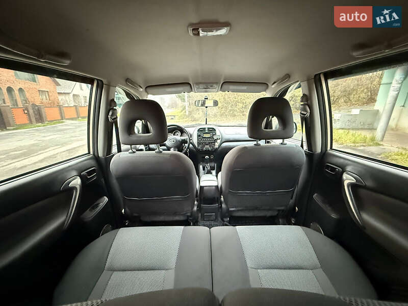 Внедорожник / Кроссовер Toyota RAV4 2005 в Тячеве