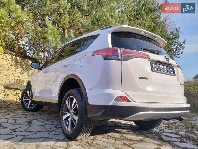 Внедорожник / Кроссовер Toyota RAV4 2018 в Ровно фото 2 Внедорожник / Кроссовер Toyota RAV4 2018 в Ровно