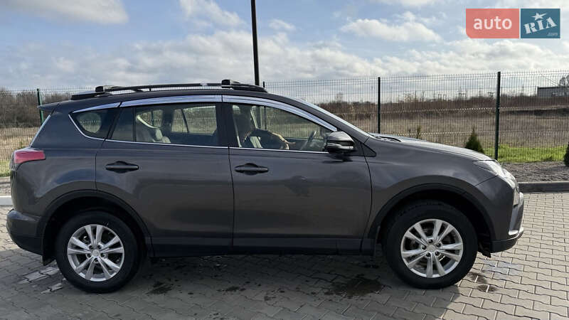 Внедорожник / Кроссовер Toyota RAV4 2016 в Киеве
