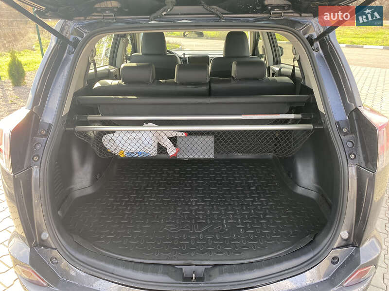 Внедорожник / Кроссовер Toyota RAV4 2016 в Киеве