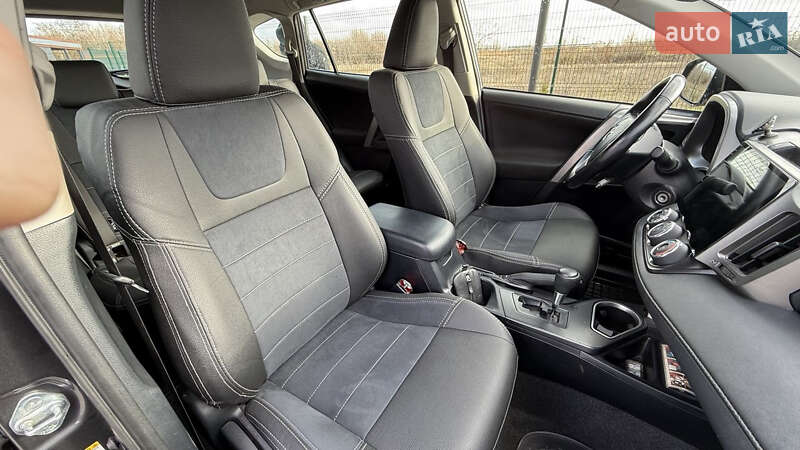 Внедорожник / Кроссовер Toyota RAV4 2016 в Киеве