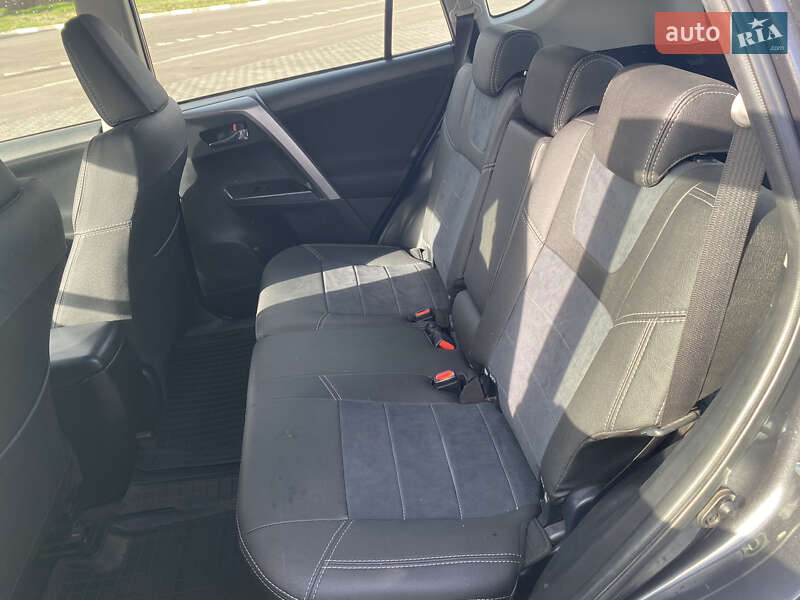 Внедорожник / Кроссовер Toyota RAV4 2016 в Киеве
