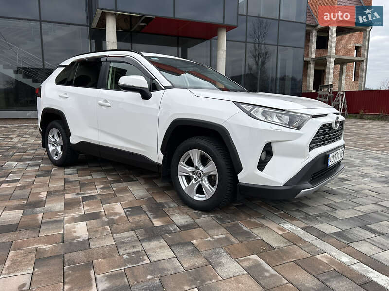 Внедорожник / Кроссовер Toyota RAV4 2019 в Тячеве
