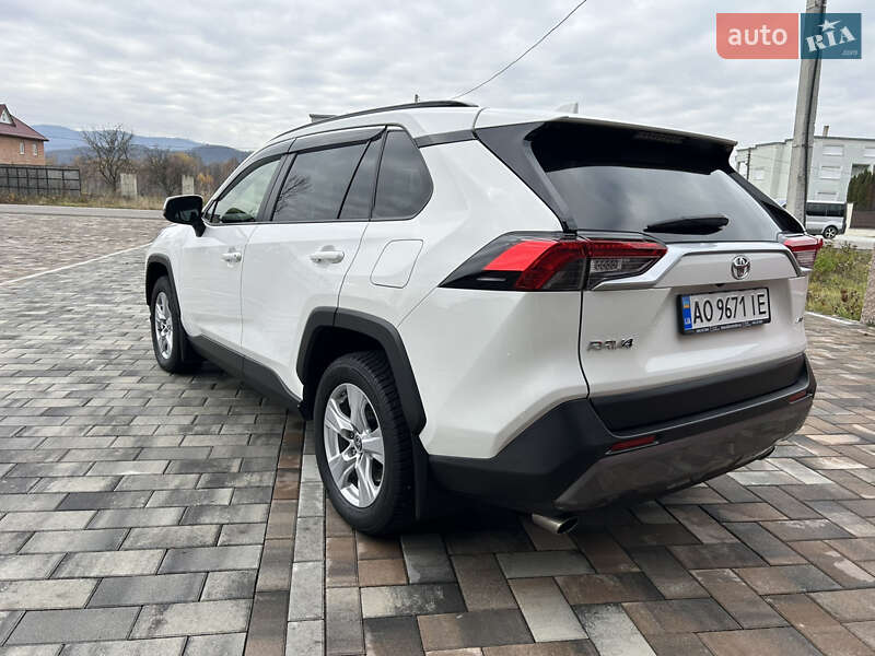 Внедорожник / Кроссовер Toyota RAV4 2019 в Тячеве