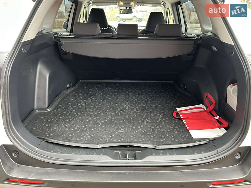 Внедорожник / Кроссовер Toyota RAV4 2019 в Тячеве