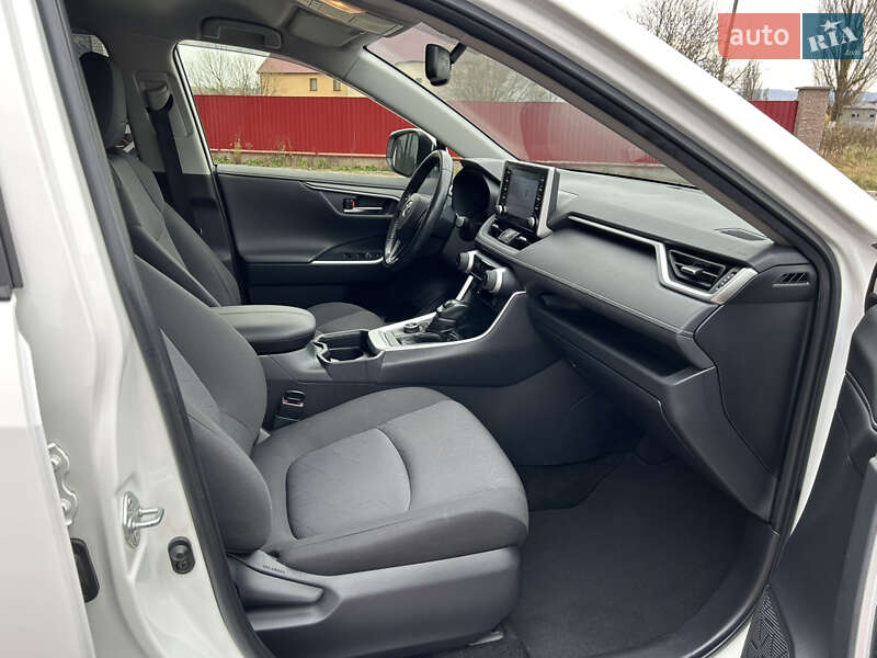 Внедорожник / Кроссовер Toyota RAV4 2019 в Тячеве