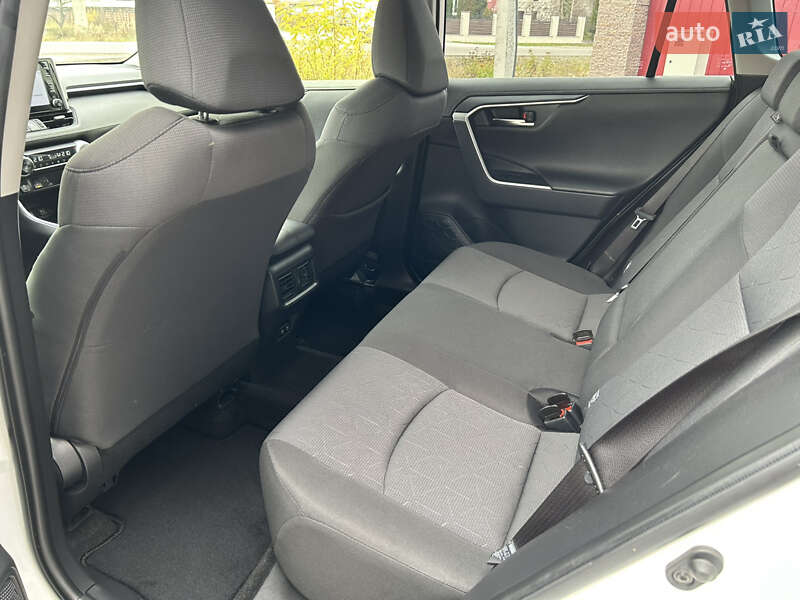 Внедорожник / Кроссовер Toyota RAV4 2019 в Тячеве