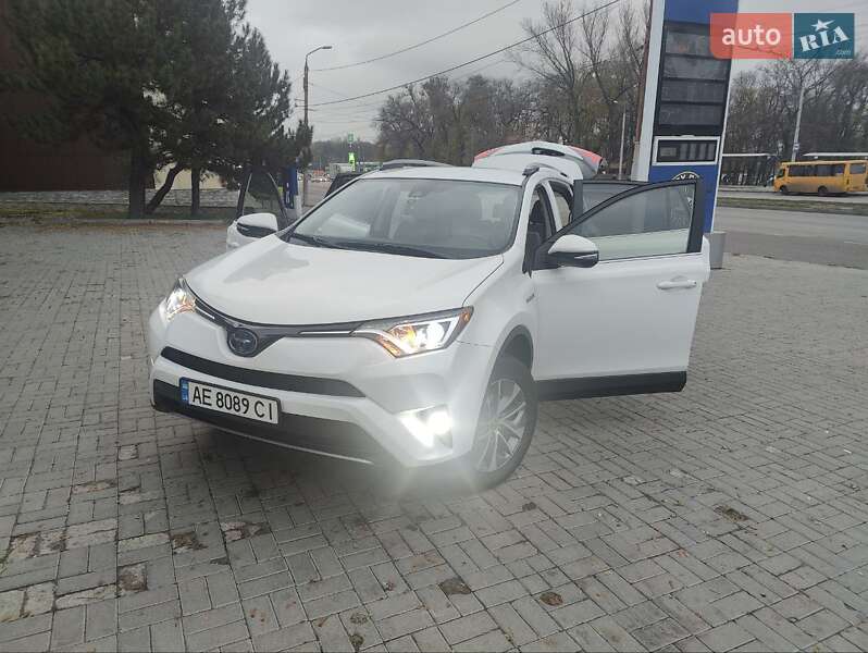 Позашляховик / Кросовер Toyota RAV4 2018 в Дніпрі фото 3 Позашляховик / Кросовер Toyota RAV4 2018 в Дніпрі