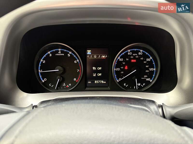 Внедорожник / Кроссовер Toyota RAV4 2018 в Киеве