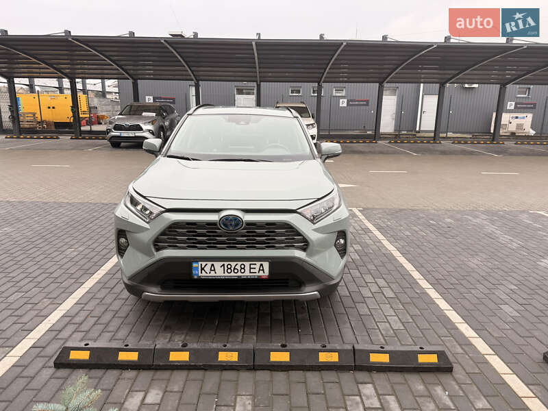 Внедорожник / Кроссовер Toyota RAV4 2021 в Киеве