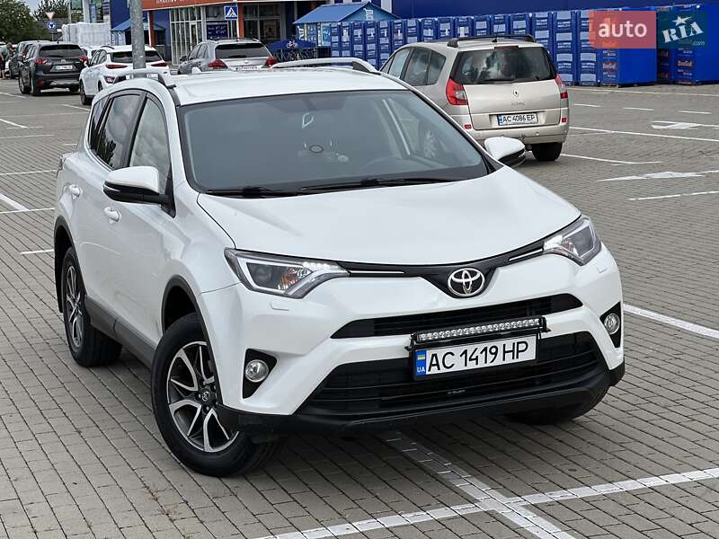 Внедорожник / Кроссовер Toyota RAV4 2018 в Нововолынске фото 3 Внедорожник / Кроссовер Toyota RAV4 2018 в Нововолынске