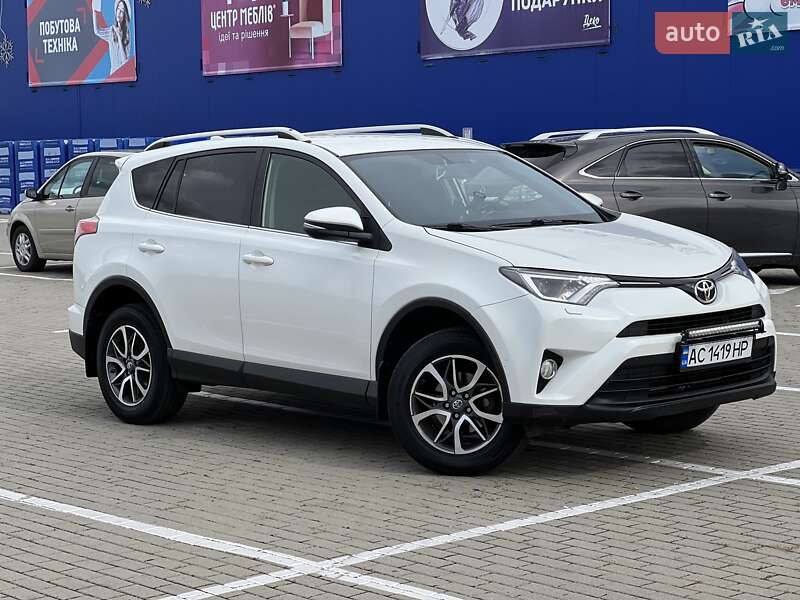 Внедорожник / Кроссовер Toyota RAV4 2018 в Нововолынске фото 6 Внедорожник / Кроссовер Toyota RAV4 2018 в Нововолынске
