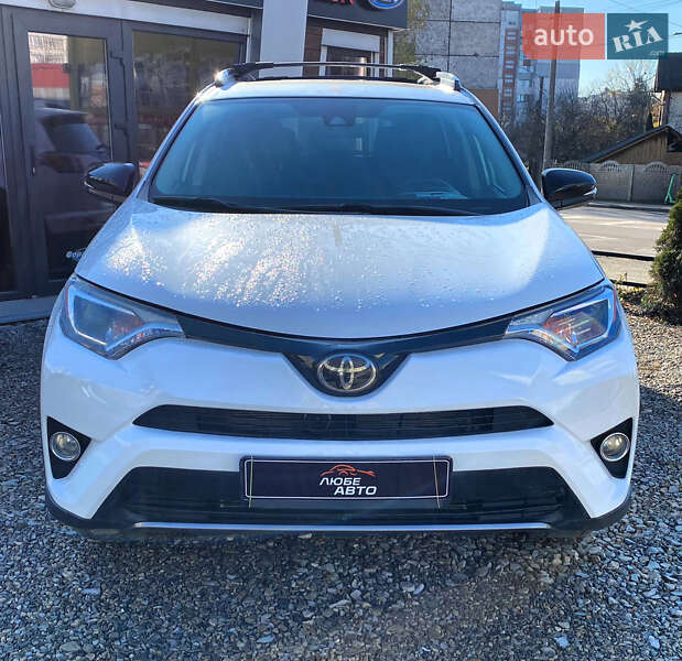 Позашляховик / Кросовер Toyota RAV4 2018 в Івано-Франківську