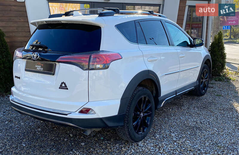 Позашляховик / Кросовер Toyota RAV4 2018 в Івано-Франківську