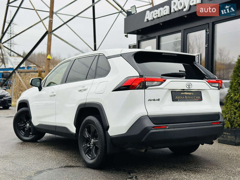 Внедорожник / Кроссовер Toyota RAV4 2021 в Харькове