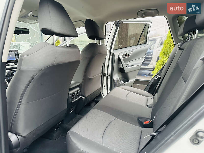 Внедорожник / Кроссовер Toyota RAV4 2021 в Харькове