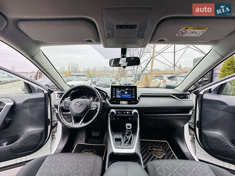 Внедорожник / Кроссовер Toyota RAV4 2021 в Харькове