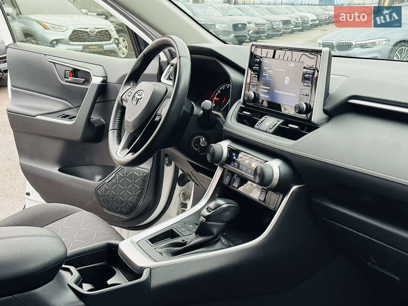 Внедорожник / Кроссовер Toyota RAV4 2021 в Харькове