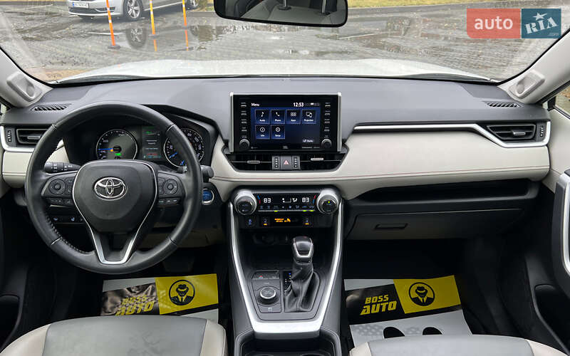 Позашляховик / Кросовер Toyota RAV4 2021 в Львові