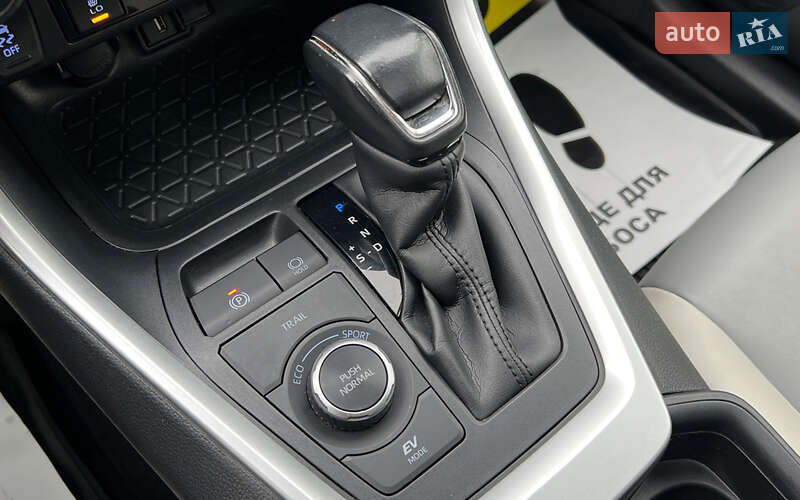 Позашляховик / Кросовер Toyota RAV4 2021 в Львові