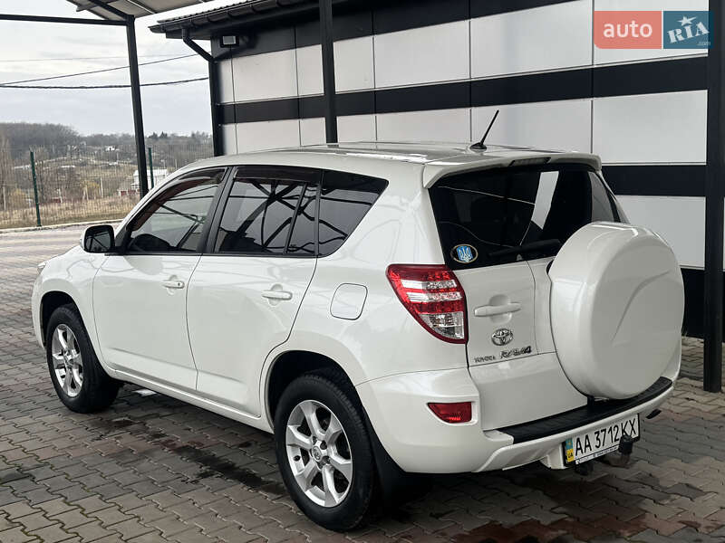 Внедорожник / Кроссовер Toyota RAV4 2011 в Виннице