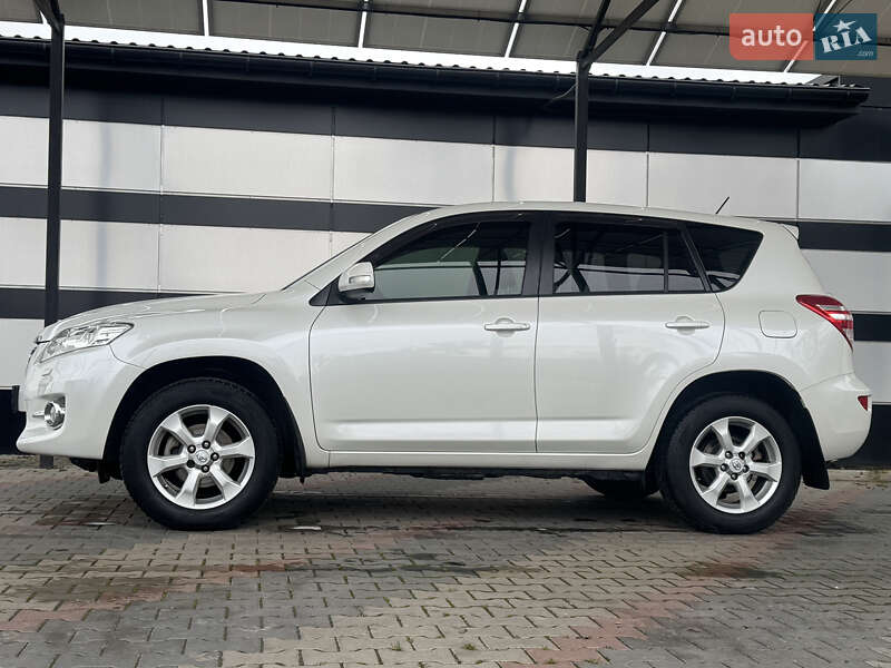 Внедорожник / Кроссовер Toyota RAV4 2011 в Виннице
