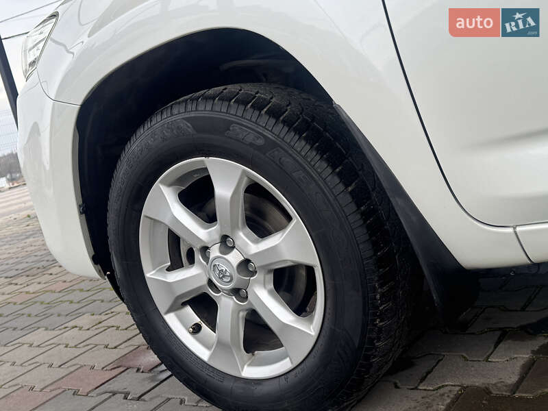 Внедорожник / Кроссовер Toyota RAV4 2011 в Виннице