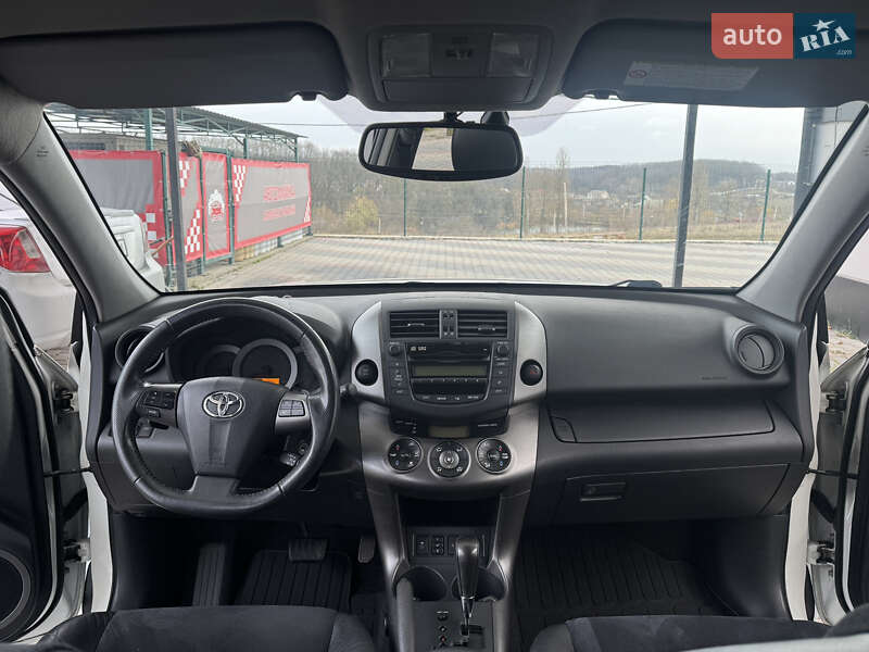 Внедорожник / Кроссовер Toyota RAV4 2011 в Виннице