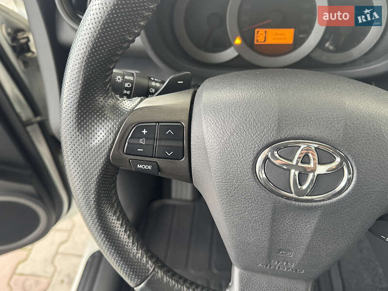 Внедорожник / Кроссовер Toyota RAV4 2011 в Виннице