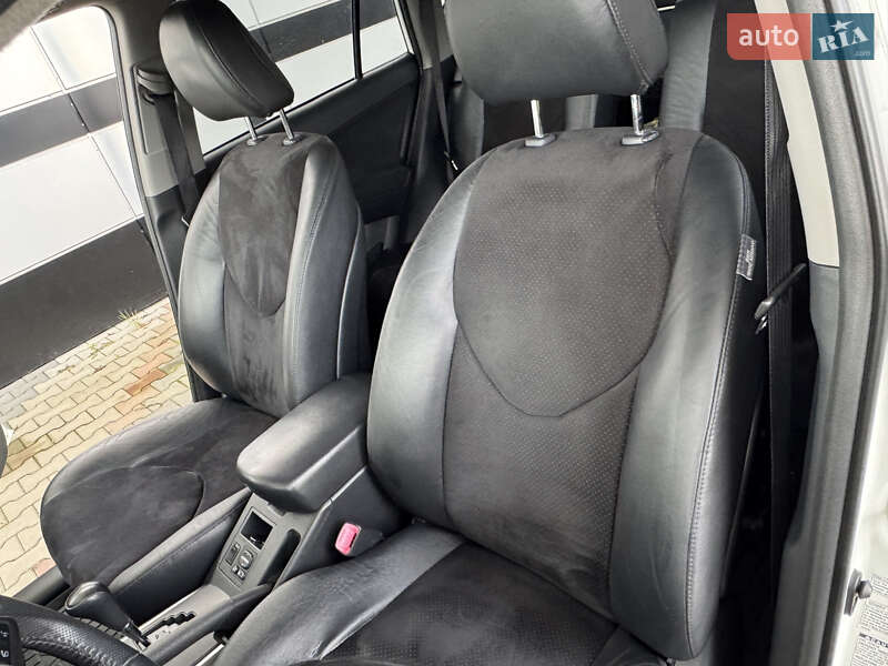 Внедорожник / Кроссовер Toyota RAV4 2011 в Виннице