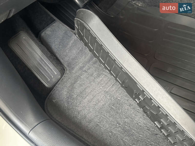 Внедорожник / Кроссовер Toyota RAV4 2011 в Виннице