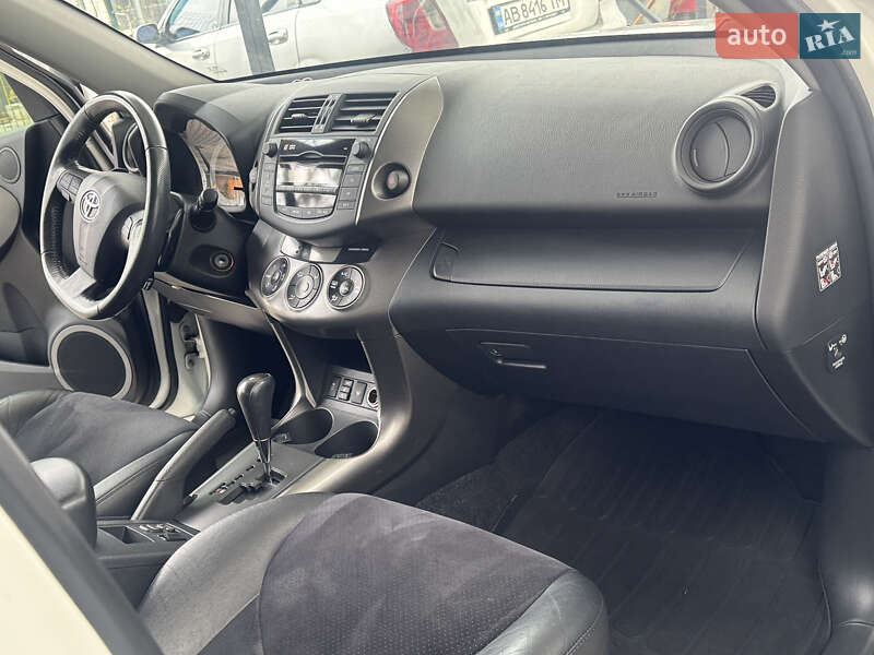 Внедорожник / Кроссовер Toyota RAV4 2011 в Виннице