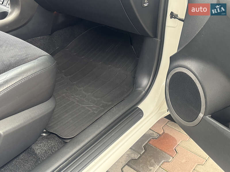 Внедорожник / Кроссовер Toyota RAV4 2011 в Виннице