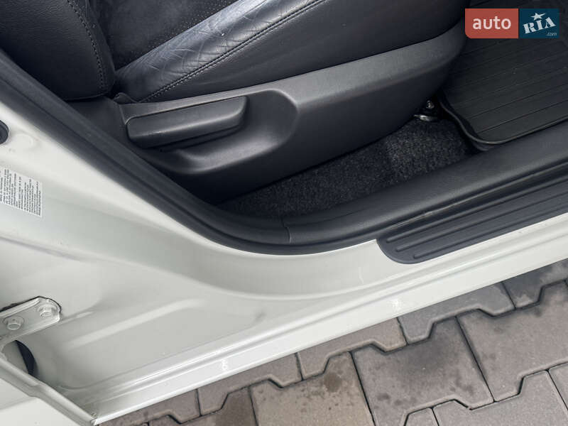 Внедорожник / Кроссовер Toyota RAV4 2011 в Виннице