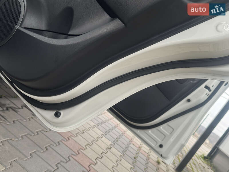 Внедорожник / Кроссовер Toyota RAV4 2011 в Виннице