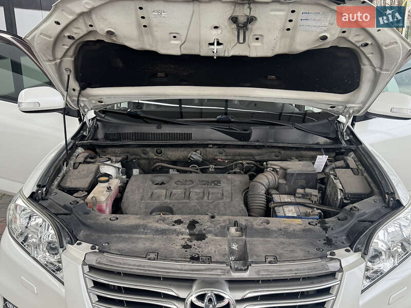 Внедорожник / Кроссовер Toyota RAV4 2011 в Виннице