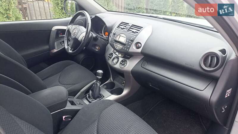 Внедорожник / Кроссовер Toyota RAV4 2006 в Каменке