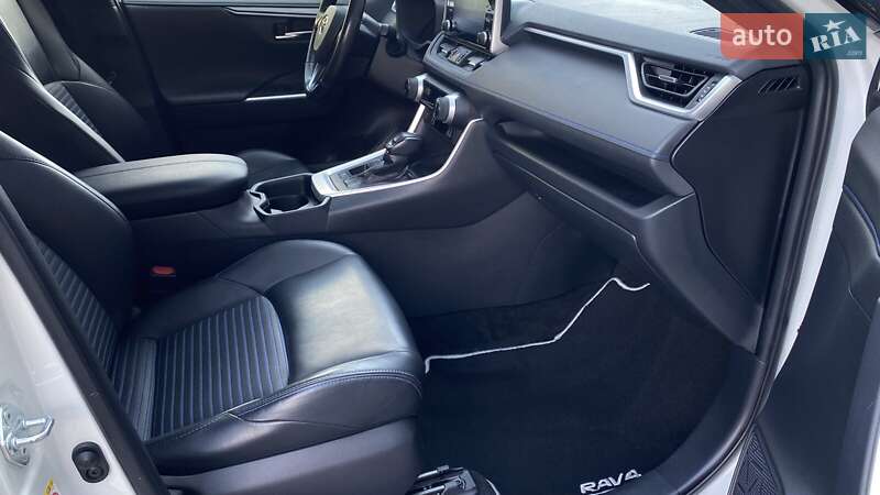 Внедорожник / Кроссовер Toyota RAV4 2020 в Одессе